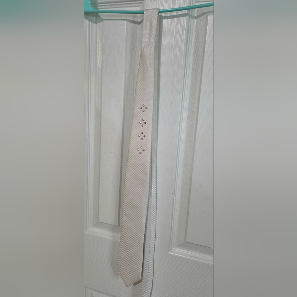 Apt. 9 Elegant White Tie with Rhinestone Accents.